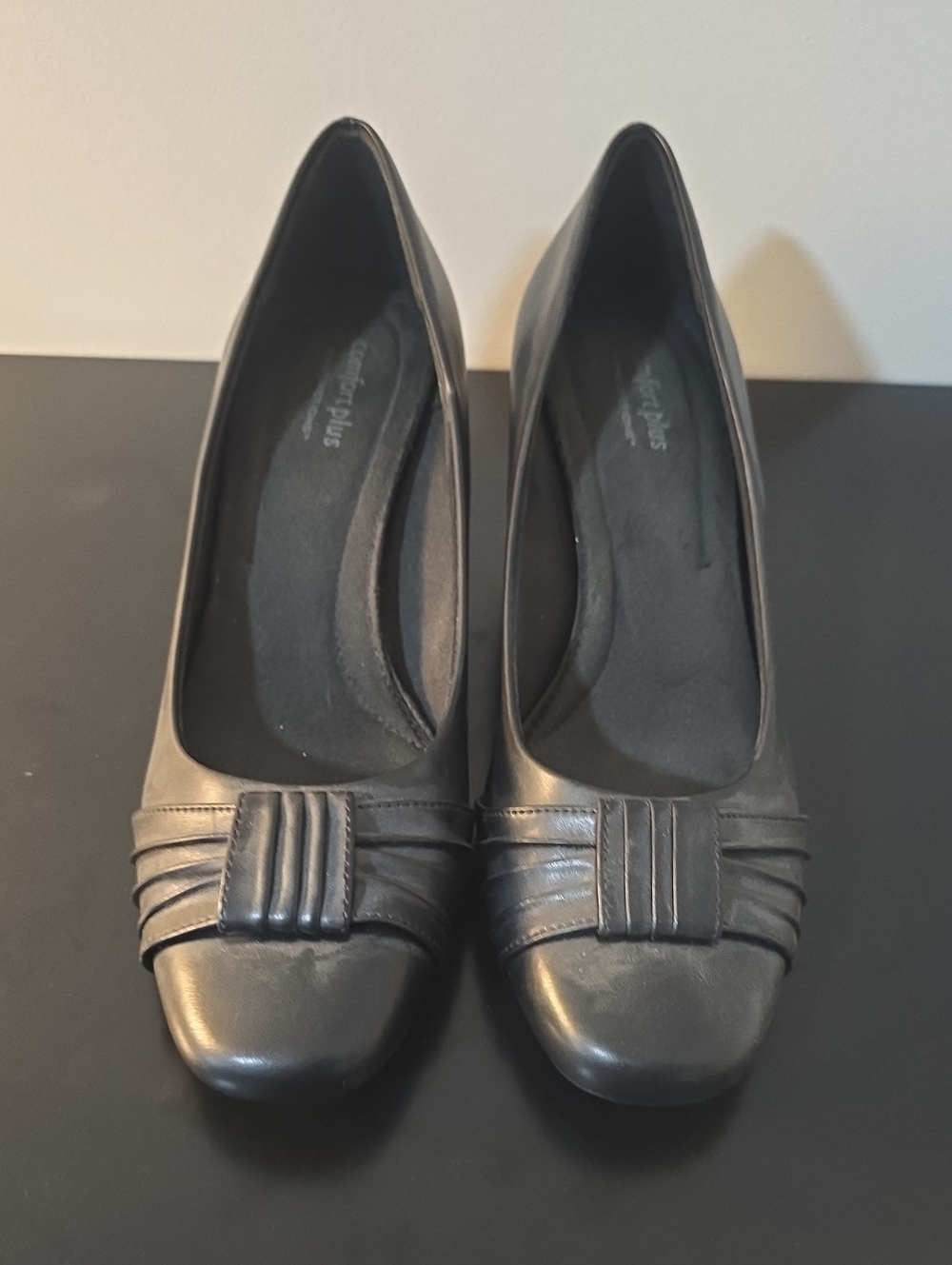 comfort plus by Predictions Black Leather Women's Heels with Decorative Band